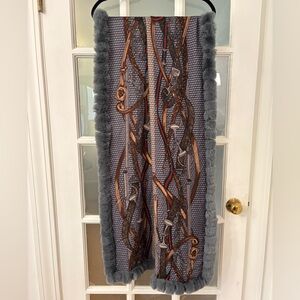 La Fiorentina Gray Faux Fur Scarf